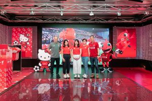 “นิหน่า”-“แบงค์”ร่วมงาน“ซูเปอร์สปอร์ต” เปิดตัวคอลเลคชั่นพิเศษ “Hello Kitty x LFC”