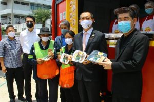 ก.เกษตรฯ ร่วมกับ ซีพีเอฟ ส่งรถ Food Truck อุ่นอาหารจากใจมอบสู่ชุมชนบางกอกน้อย